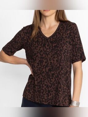 Johnny Was 3/4 SLEEVE V‑NECK TEE Brown Leopard Print V-Neck Top M 19